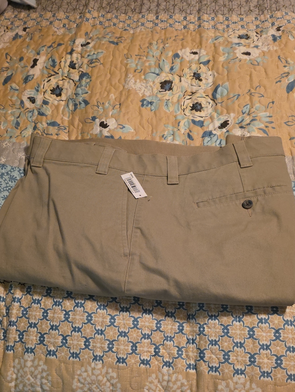 Amazon Essentials Men's Chinos - Light Khaki